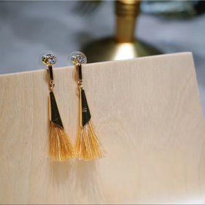 Gold metal tassel stud earrings ✨